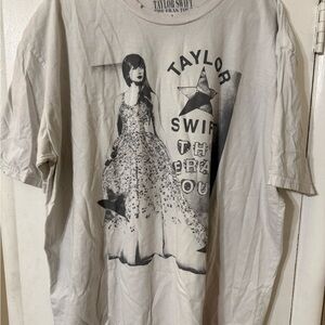Taylor Swift Gray Graphic Tee
